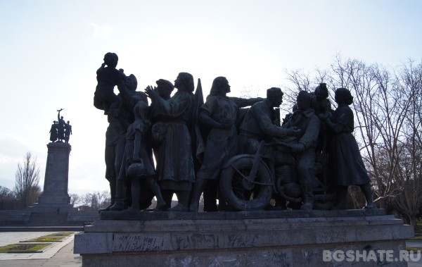 Памятник Советским воинам в Софии